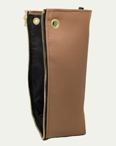 Taschen-Seitenteil aus braunem, veganem Bio-Kunstleder mit Golddetails (rechts) 