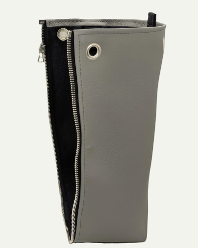 Taschen-Seitenteil aus grauem, veganem Bio-Kunstleder mit Silberdetails (rechts)