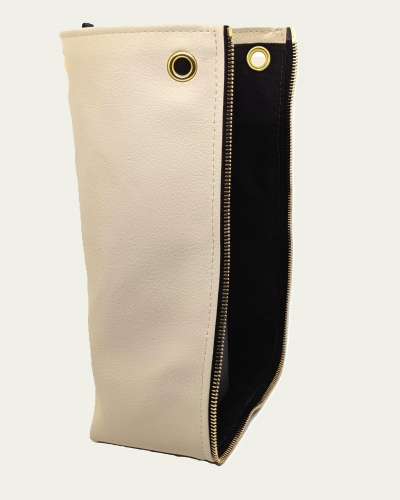 Taschen-Seitenteil aus beigem, veganem Bio-Kunstleder mit Golddetails (links)